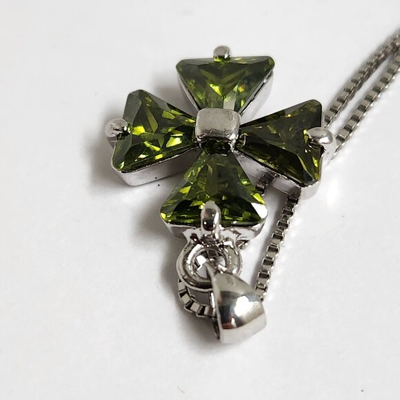 True 90's 18K Cross Clover Peridot Pendant w/ 18" 925 Italy Chain - Picture 8 of 9